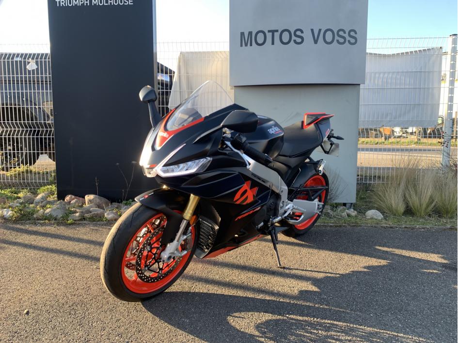 APRILIA RSV4 1100 1ERE MAIN