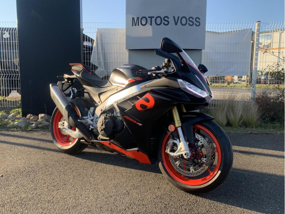 APRILIA RSV4 1100 1ERE MAIN
