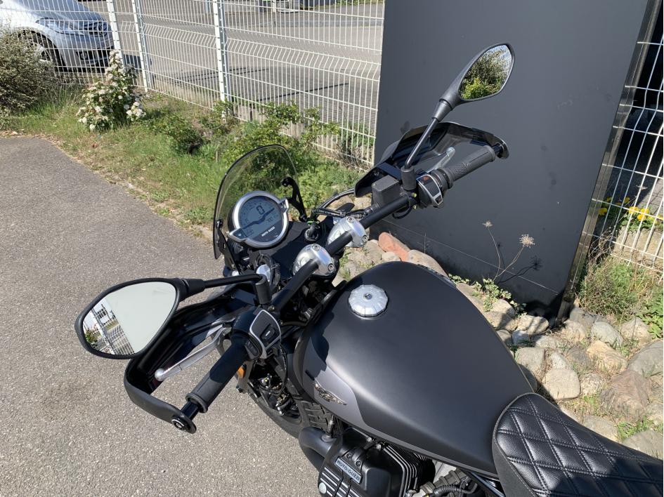 MOTO GUZZI V9 BOBBER