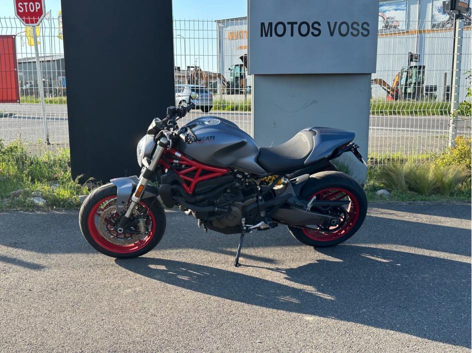DUCATI MONSTER 821