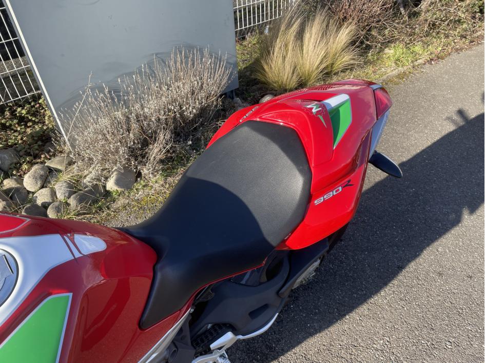 MV AGUSTA BRUTALE 990 R