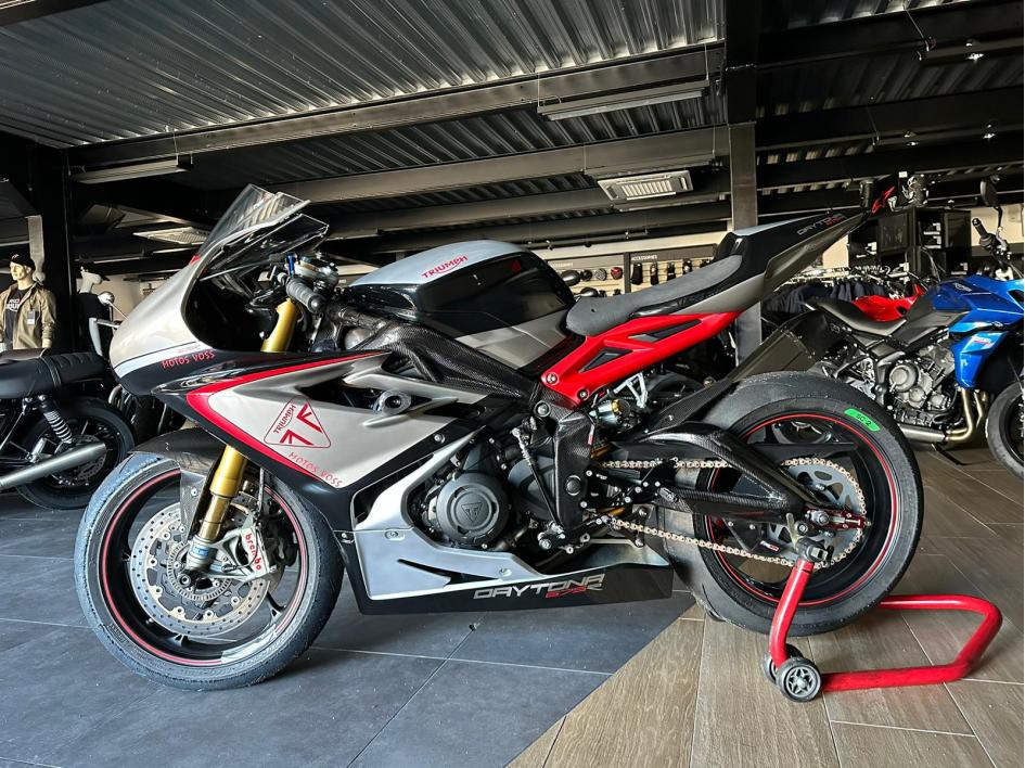 TRIUMPH DAYTONA  675 R