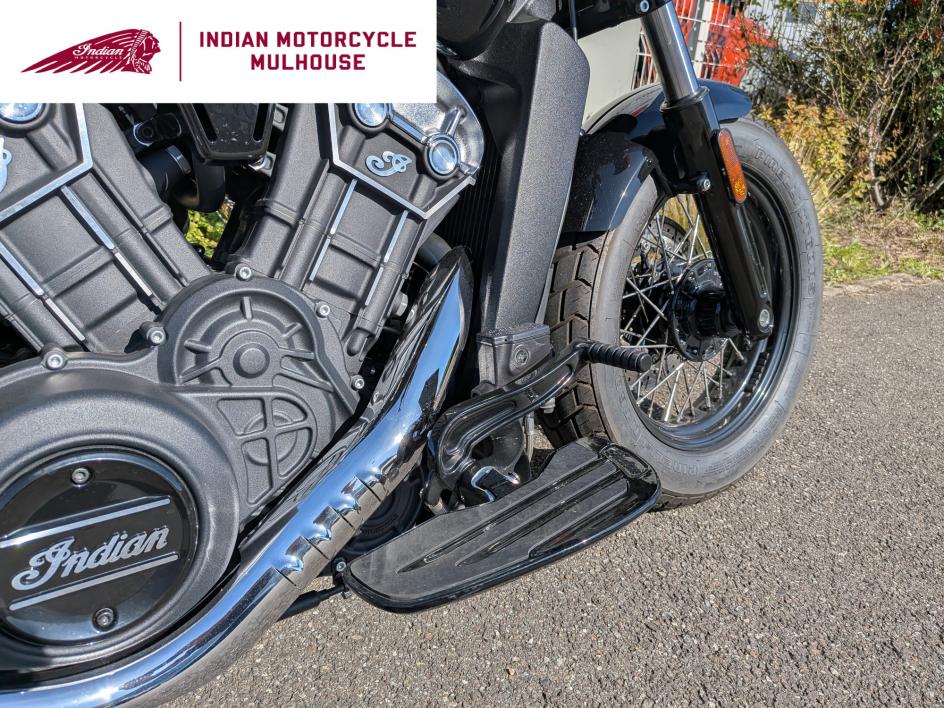 INDIAN SCOUT BOBBER TWENTY 1200 1ERE MAIN JEKILL AND HYDE