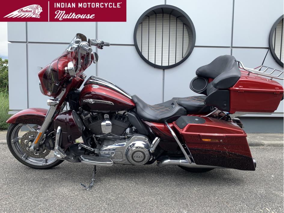 HARLEY-DAVIDSON TOURING STREET GLIDE 1800 ULTRA CVO