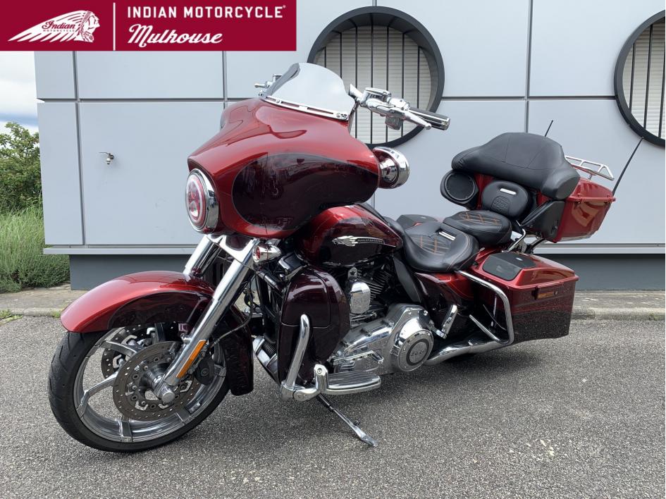 HARLEY-DAVIDSON TOURING STREET GLIDE 1800 ULTRA CVO