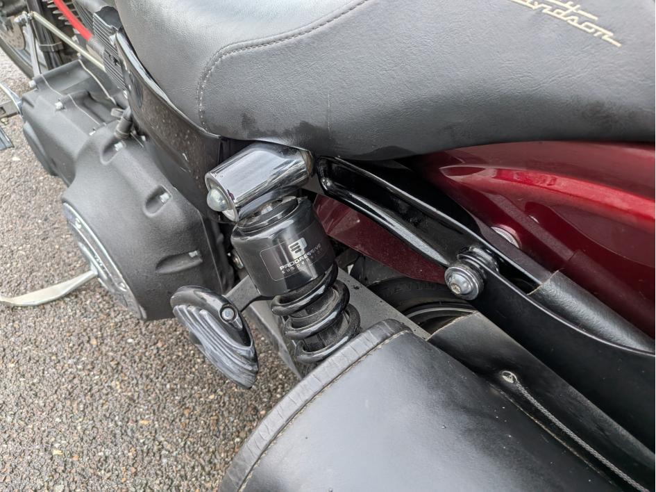 HARLEY-DAVIDSON DYNA STREET BOB 1690