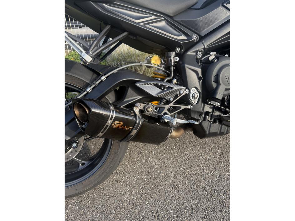 TRIUMPH STREET TRIPLE 765 RS