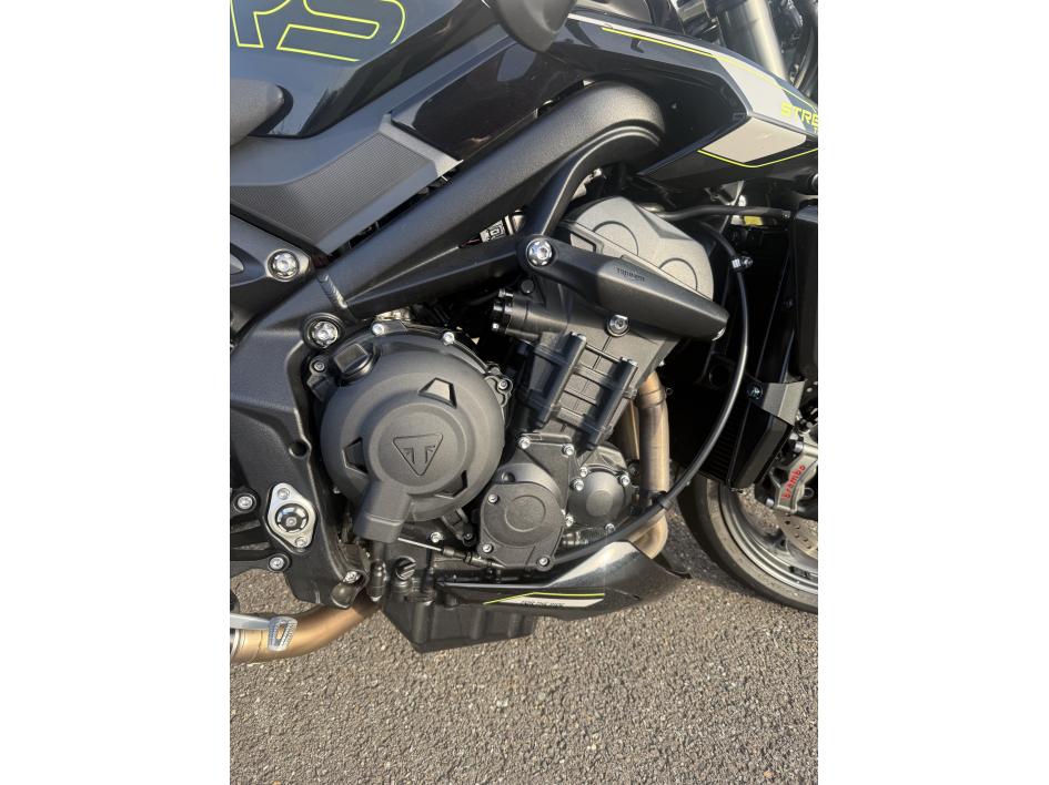TRIUMPH STREET TRIPLE 765 RS