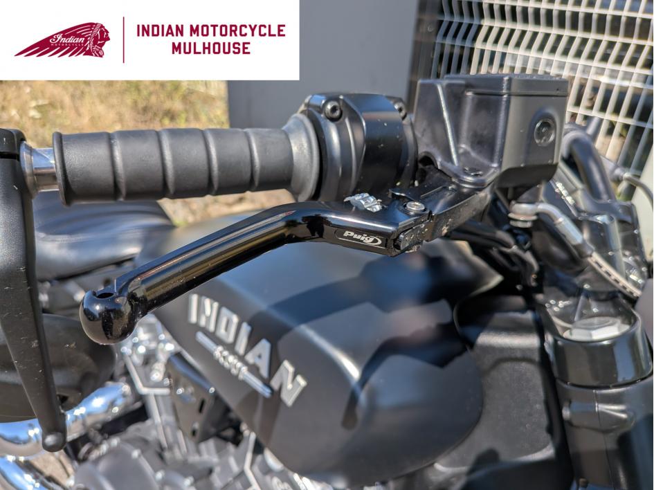 INDIAN SCOUT BOBBER STAGE 1 1ERE MAIN JEKILL AND HYDE