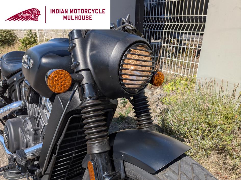 INDIAN SCOUT BOBBER STAGE 1 1ERE MAIN JEKILL AND HYDE