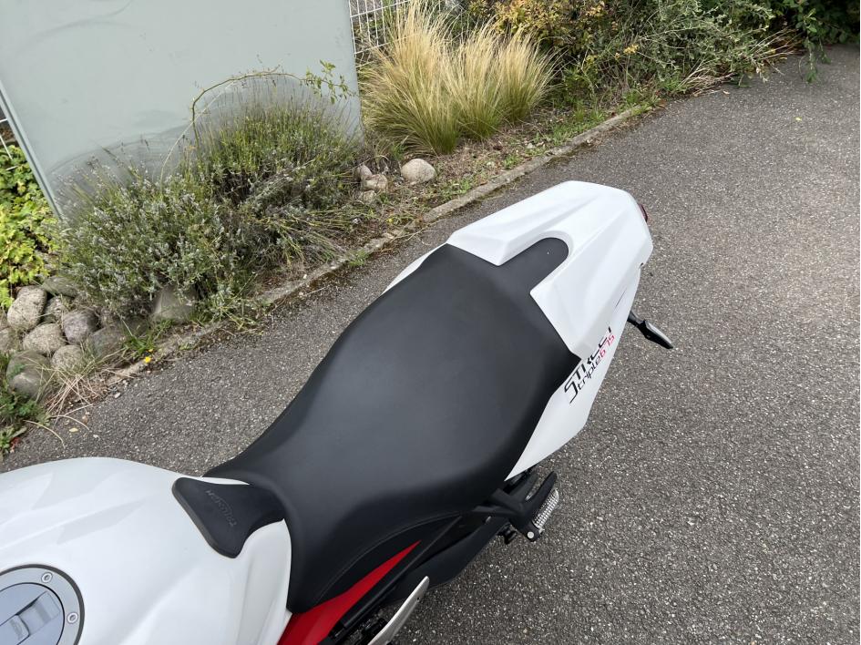 TRIUMPH STREET TRIPLE 675 R