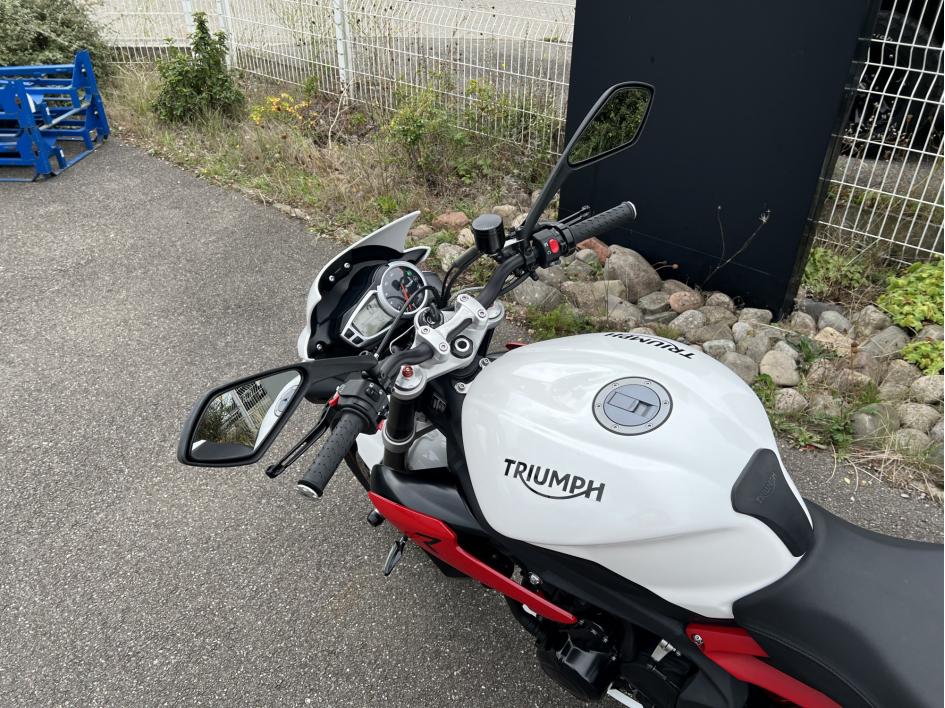 TRIUMPH STREET TRIPLE 675 R