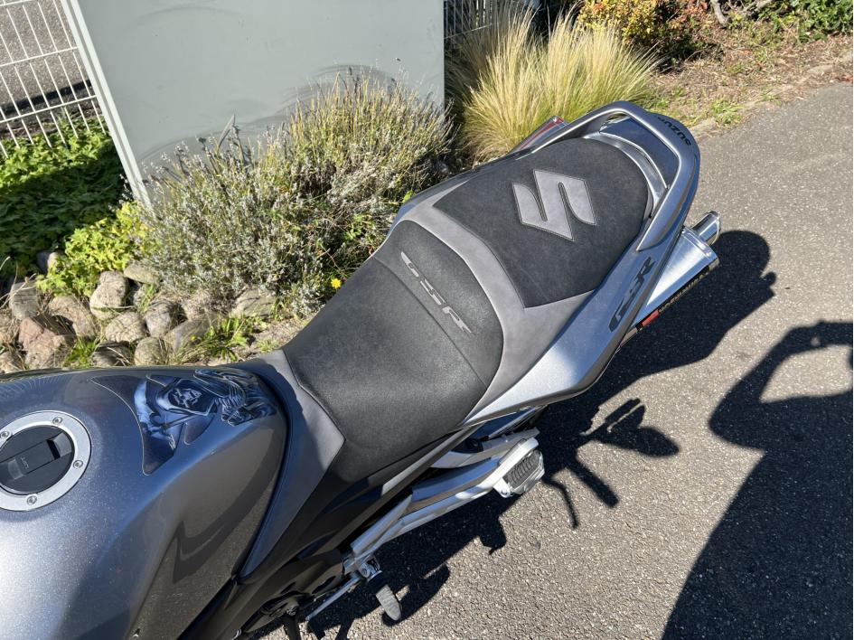 SUZUKI GSR 600