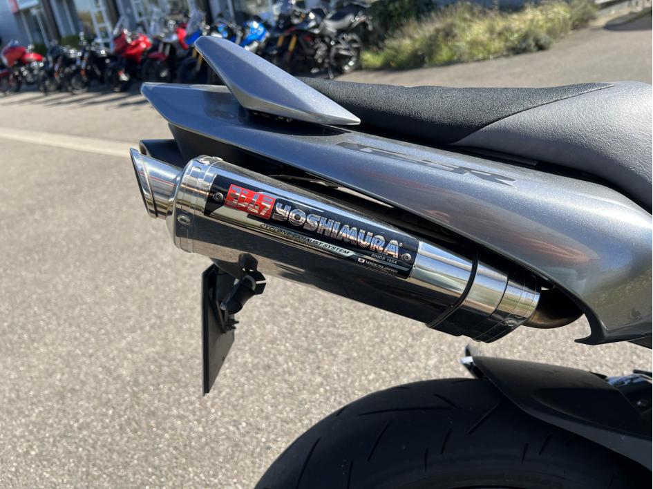 SUZUKI GSR 600