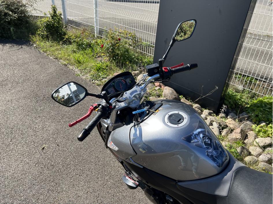 SUZUKI GSR 600