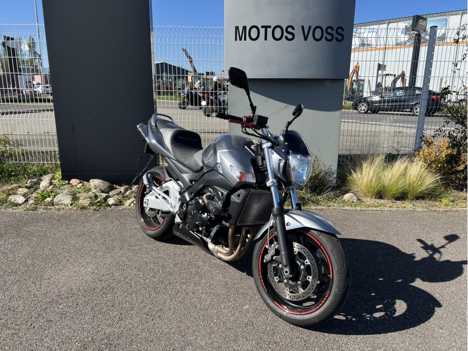SUZUKI GSR 600