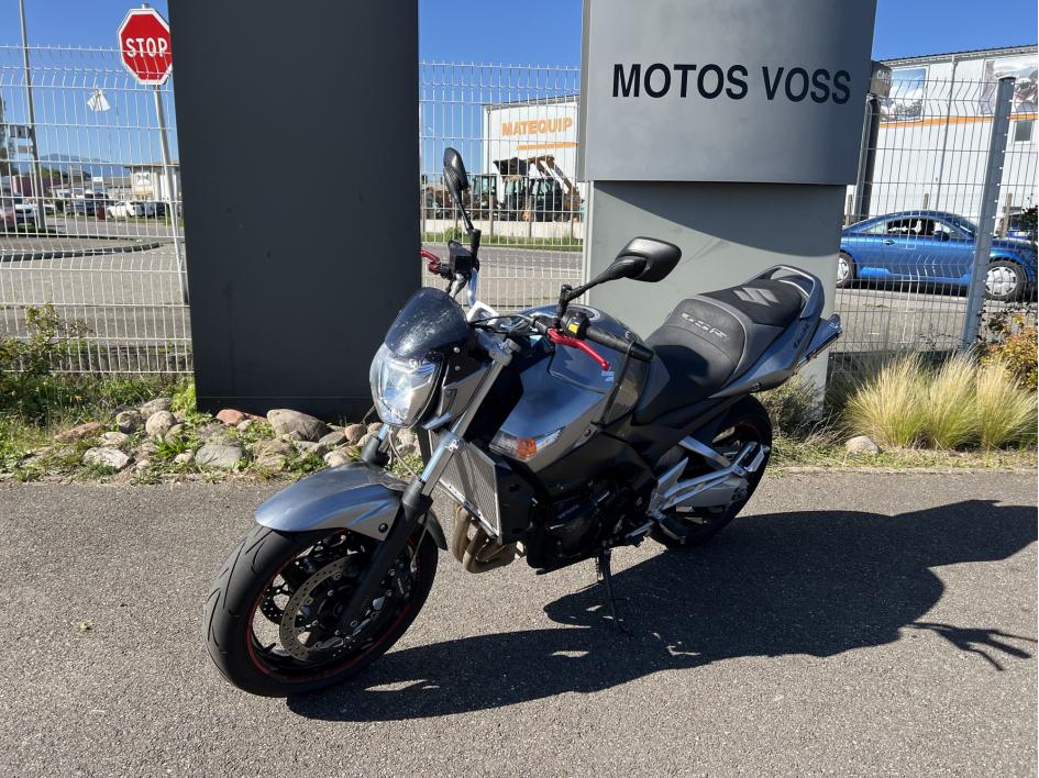 SUZUKI GSR 600