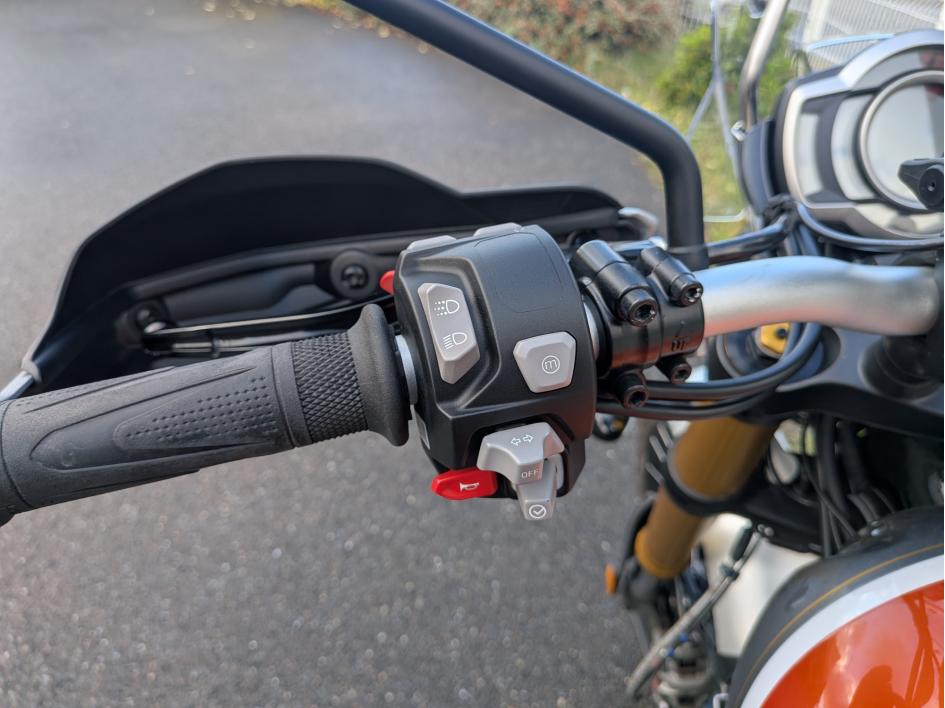 TRIUMPH SCRAMBLER 1200 XE 1ERE MAIN