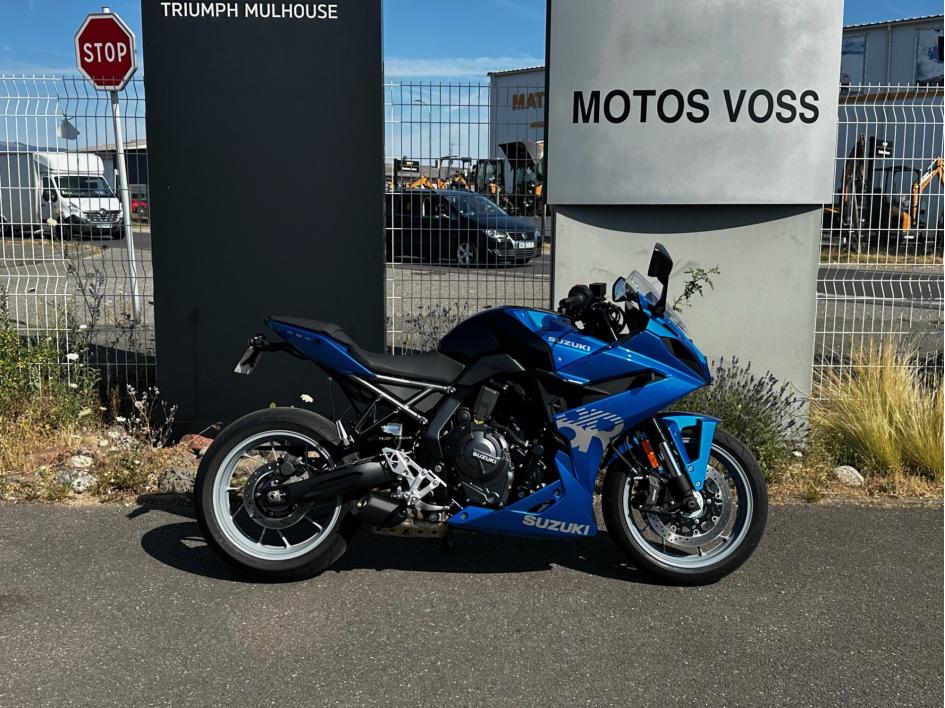 SUZUKI GSX-8R