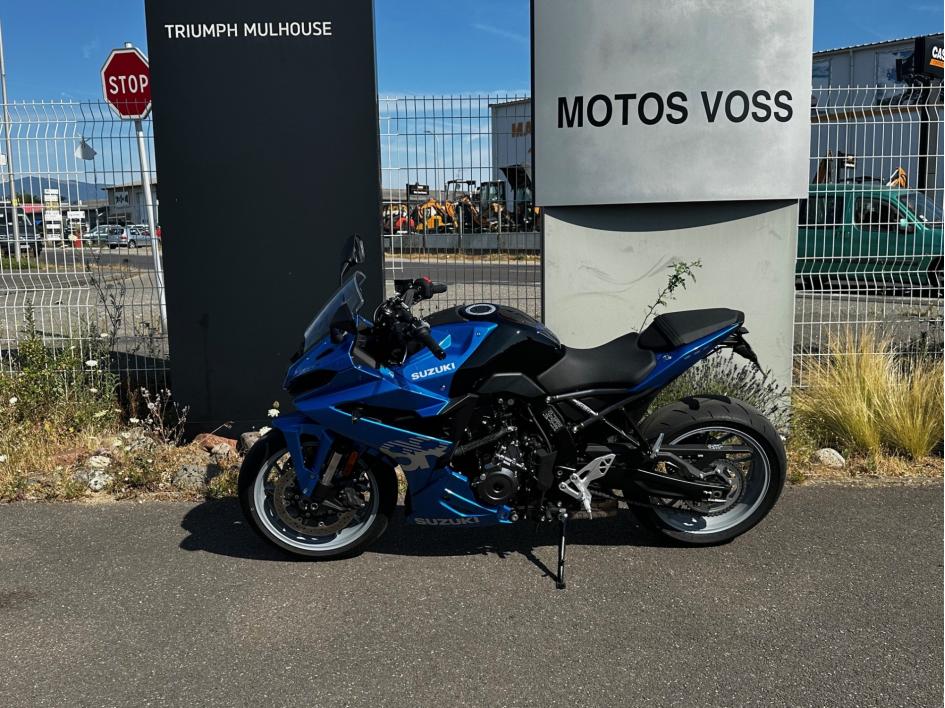 SUZUKI GSX-8R