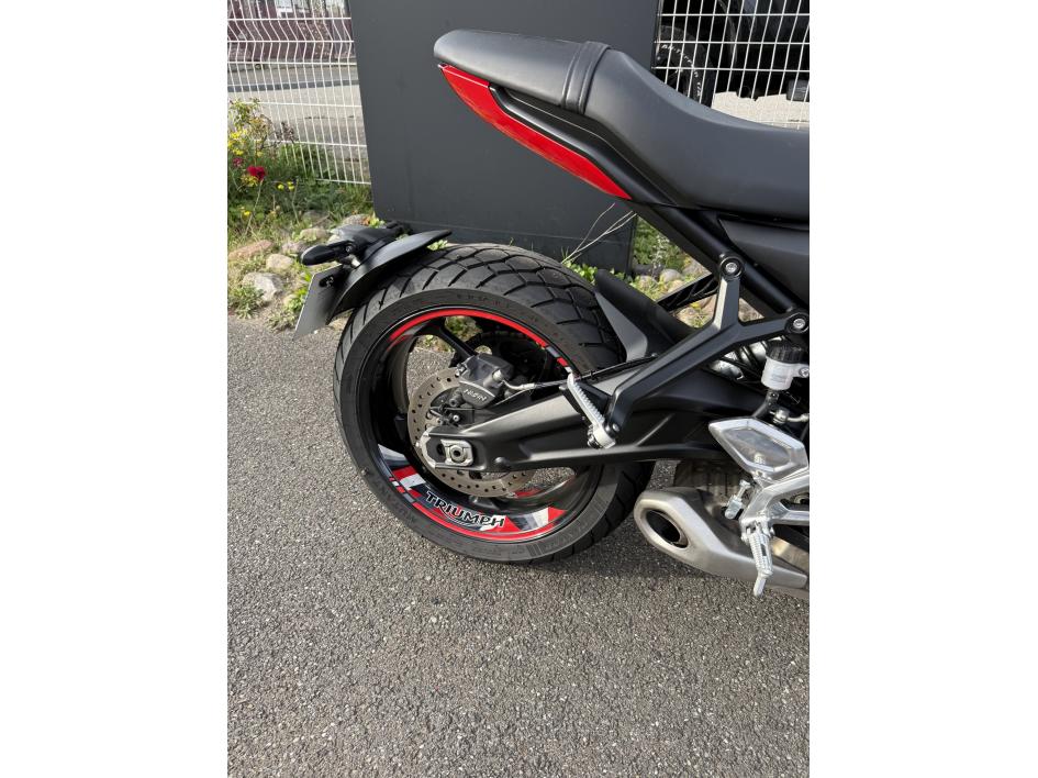 TRIUMPH TRIDENT 660