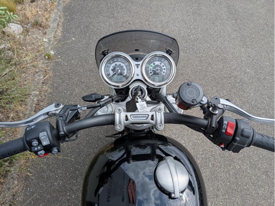 TRIUMPH SPEED TWIN 1200 1ERE MAIN