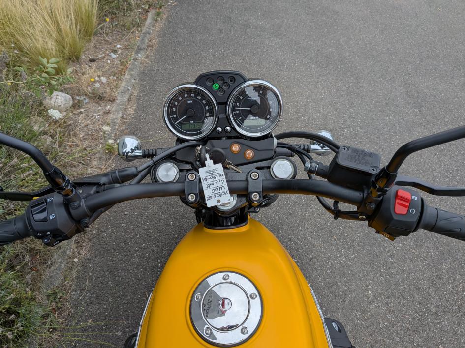 MOTO GUZZI V7 II STONE 1ERE MAIN