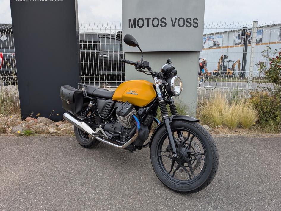 MOTO GUZZI V7 II STONE 1ERE MAIN