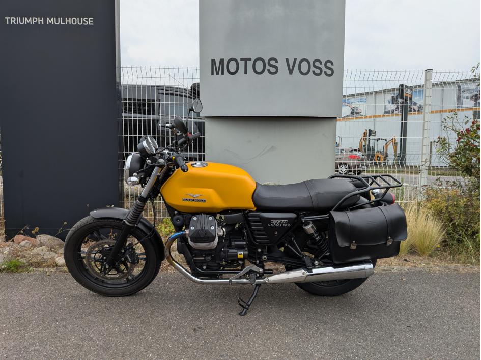 MOTO GUZZI V7 II STONE 1ERE MAIN