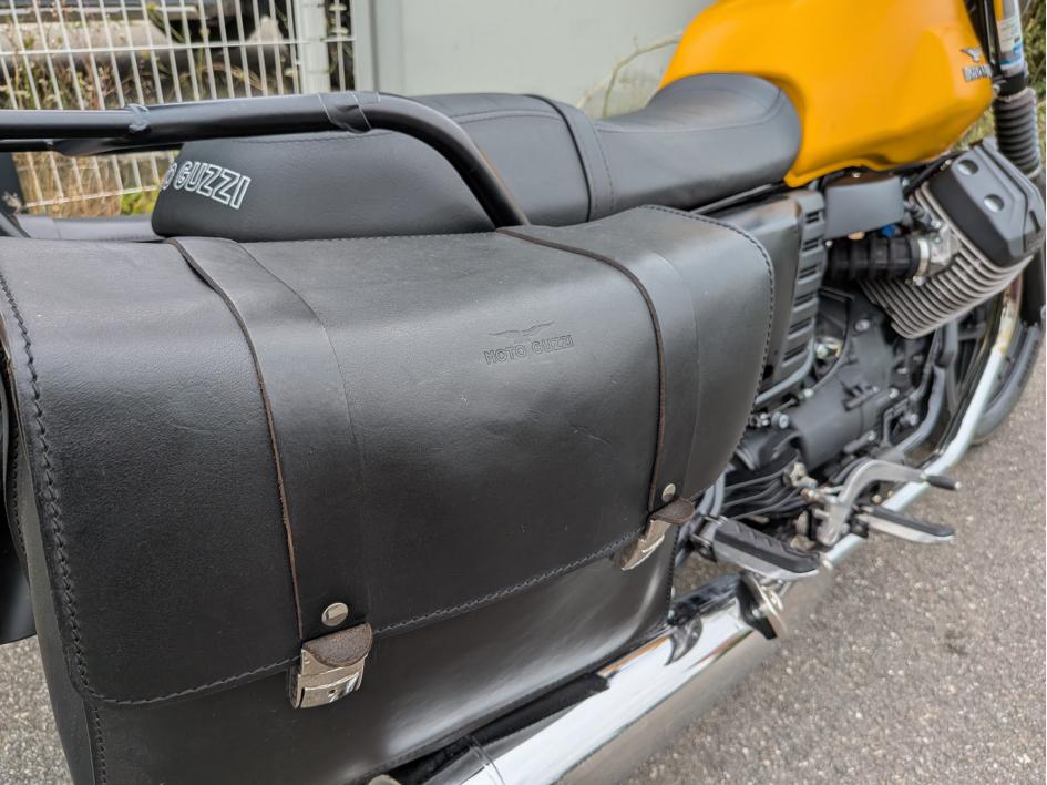 MOTO GUZZI V7 II STONE 1ERE MAIN